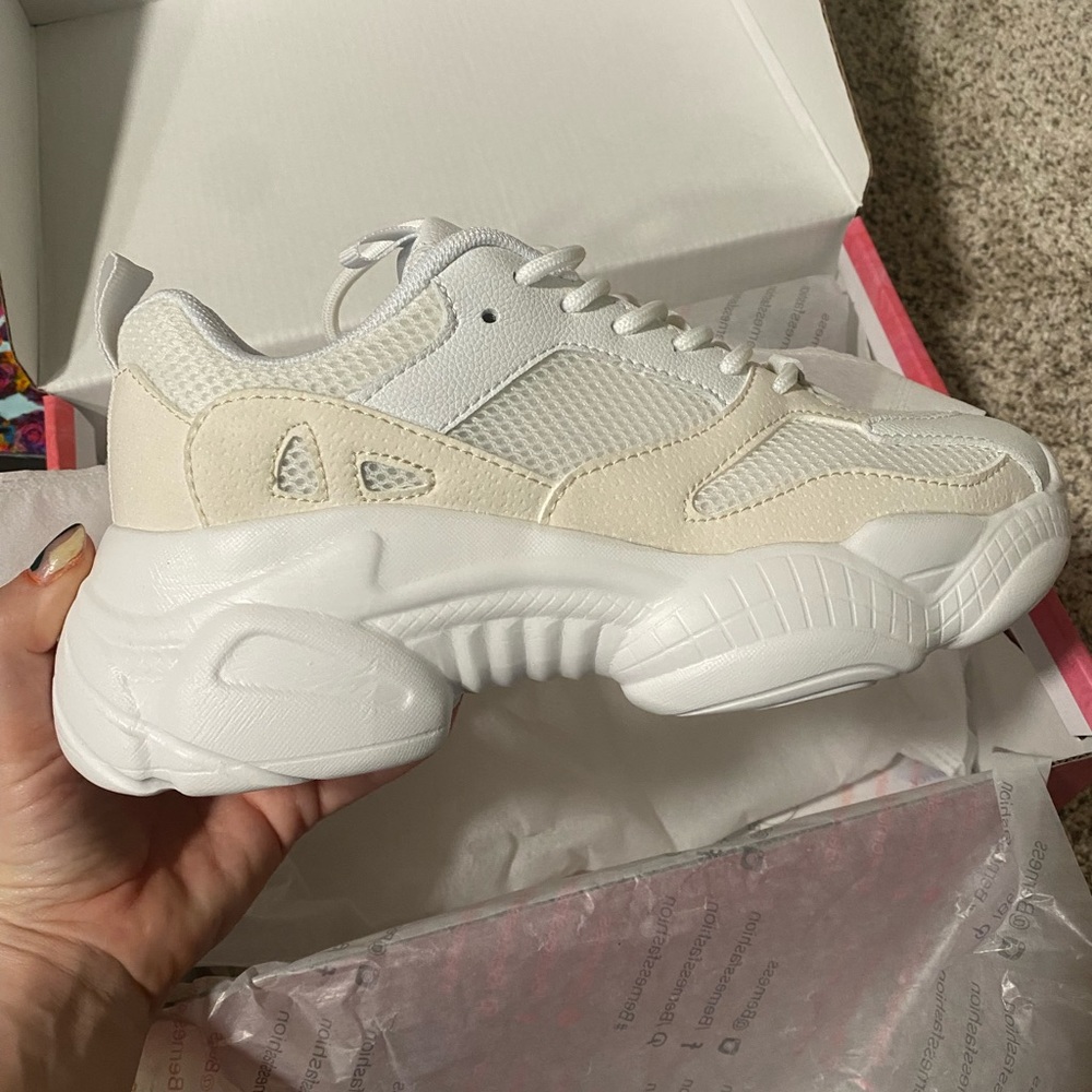 Berness Billee White and Beige Sneakers